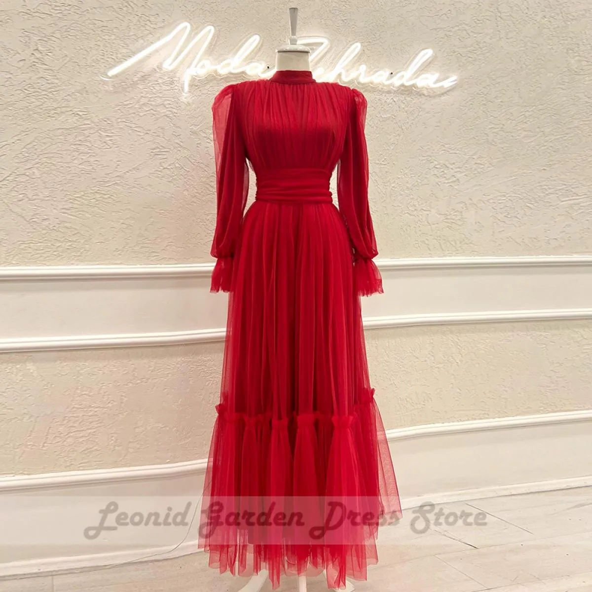 Abiti da ballo semplici ed eleganti Abiti da festa formali lunghi fino al pavimento in tulle a maniche lunghe gonfi con collo al