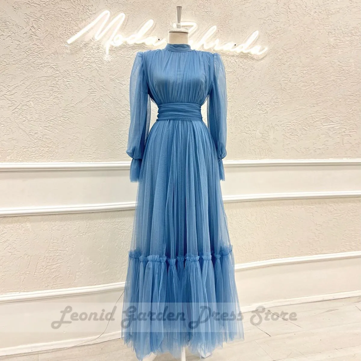 Abiti da ballo semplici ed eleganti Abiti da festa formali lunghi fino al pavimento in tulle a maniche lunghe gonfi con collo al
