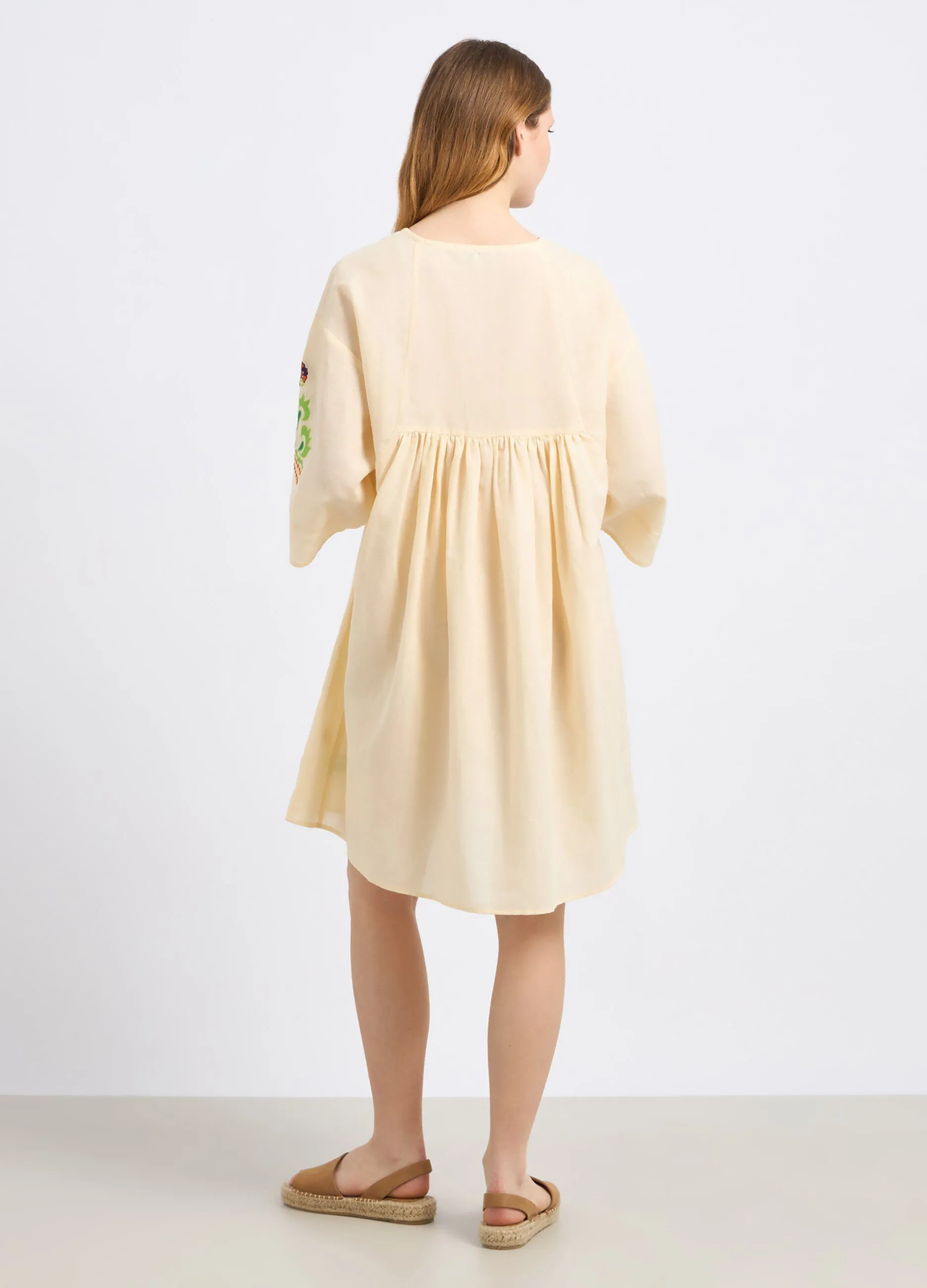 Abito corto in misto lino con ricami donna