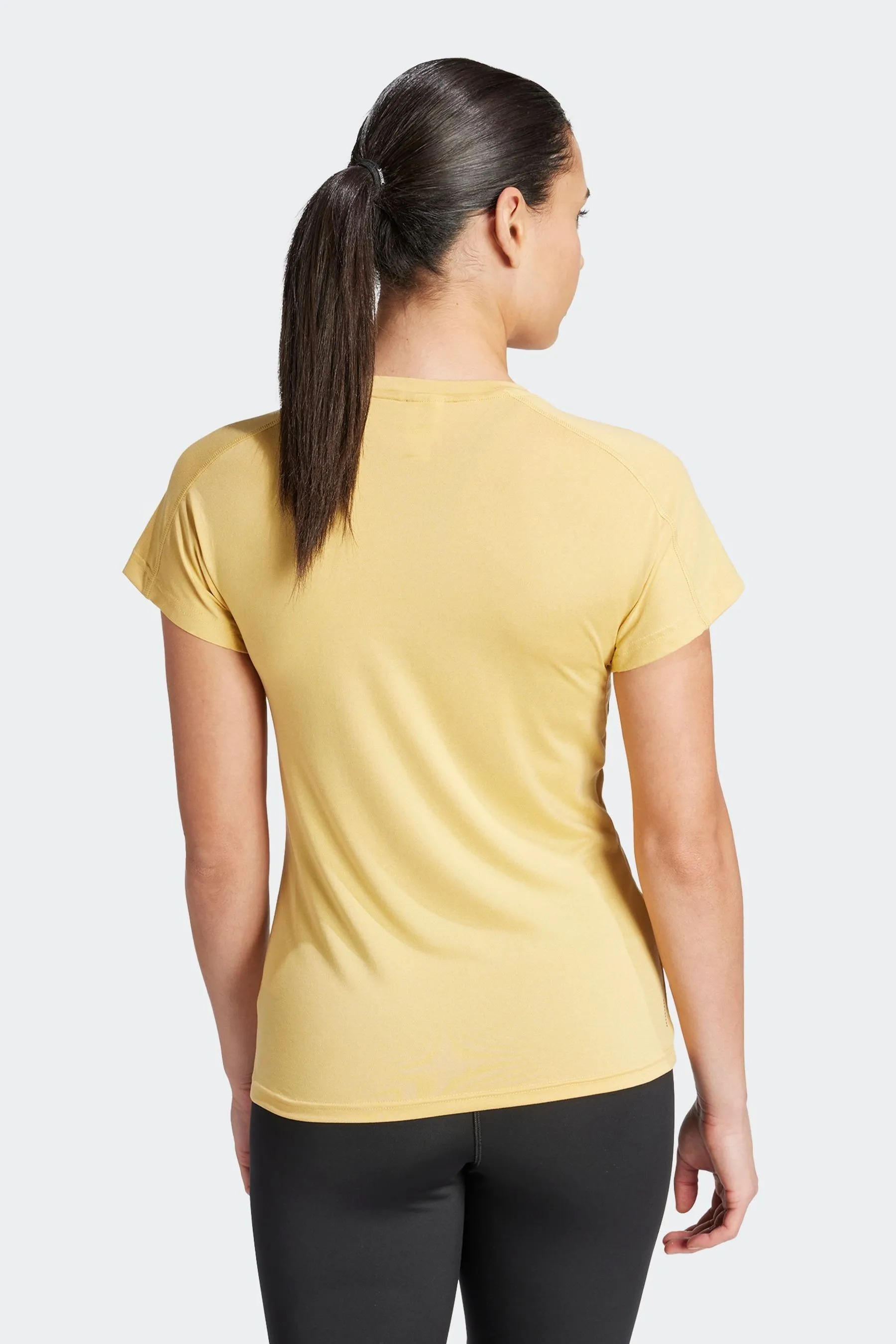 adidas - Aeroready Train Must-have - T-shirt minimal con scollo a V e logo
