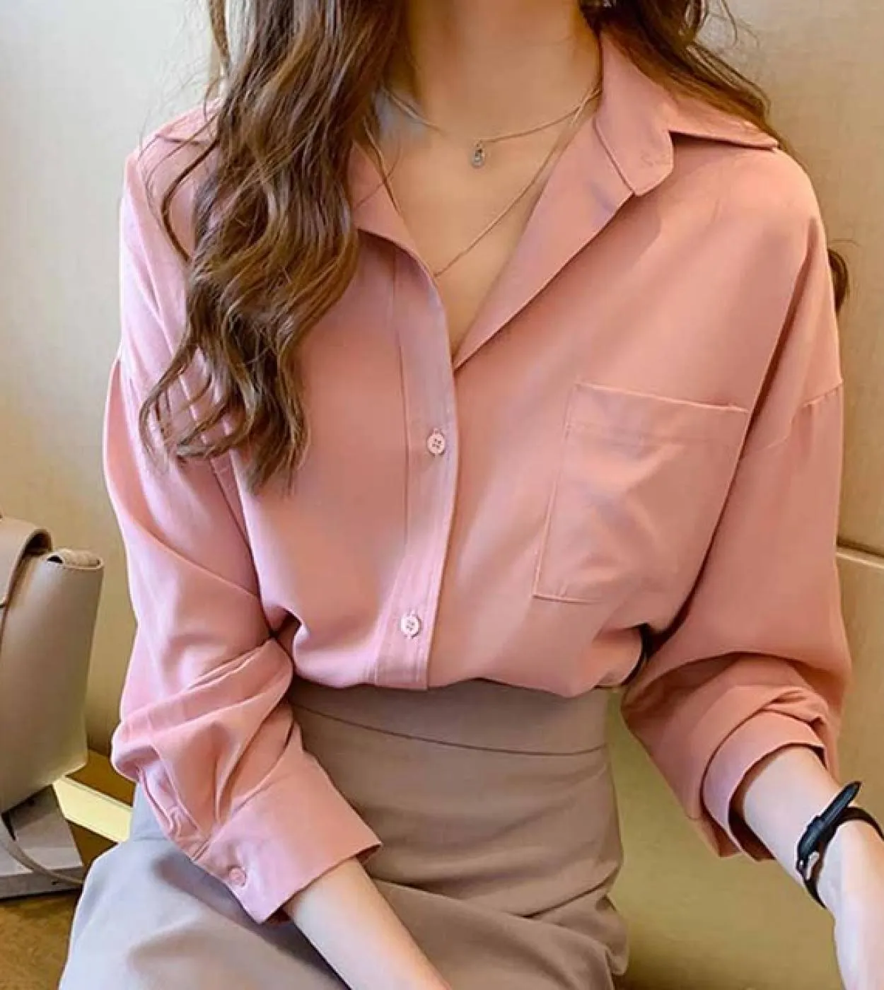 Camicia bianca da donna con risvolto a maniche lunghe con tasche a maniche lunghe e maniche lunghe da donna allinizio dellautu