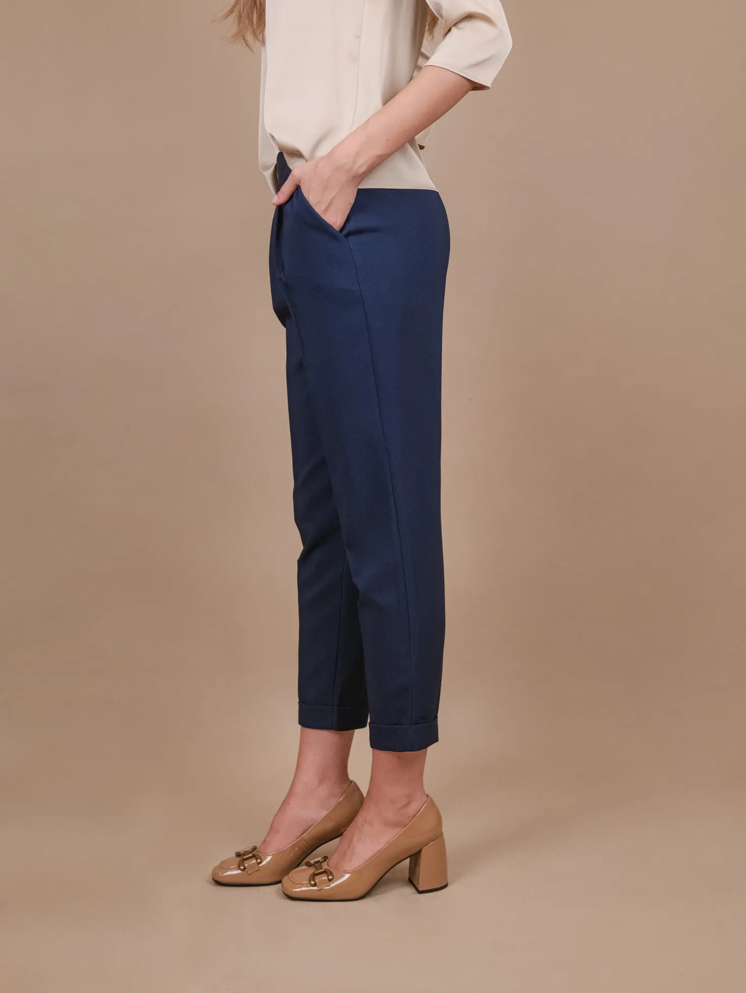 PANTALONE CON PINCES IN TESSUTO TECNICO BLU